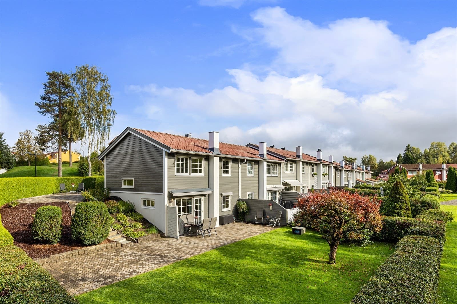 Romslig enderekkehus med stor hage | Rolig område | Nytt bad 2020 | Kort vei til skole & offentlig komm | - bilde 1